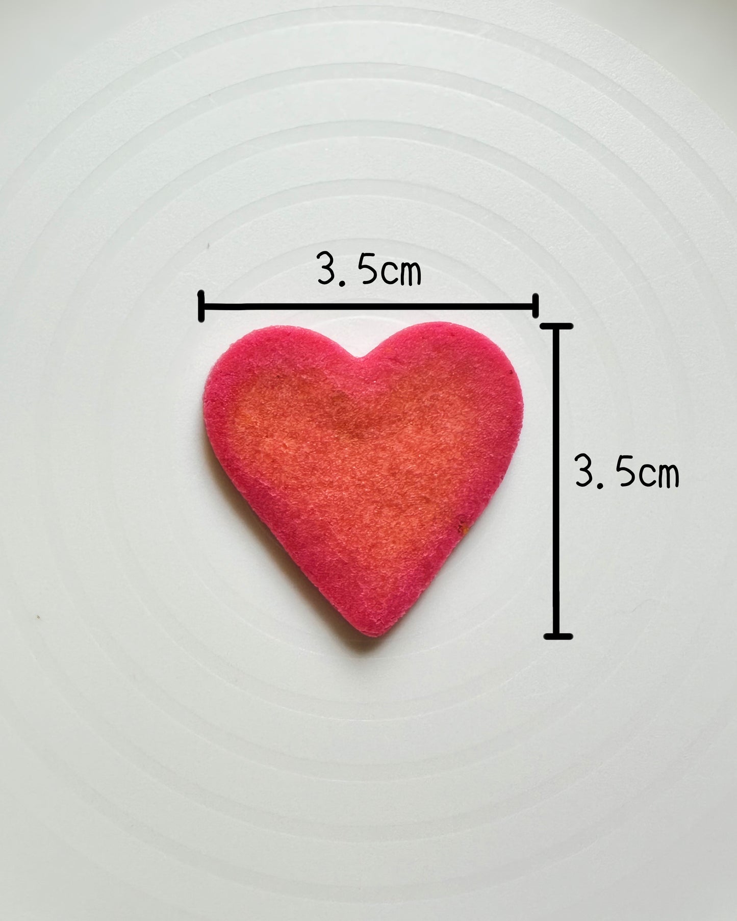 きゅんデス♥(いちごとビーツの米粉ビスケット)